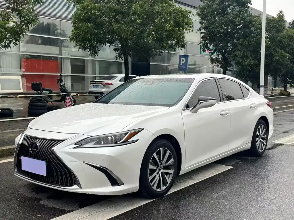 2021 Lexus ES 300h