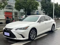 2021 Lexus ES 300h, белый — фото 1