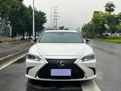 2021 Lexus ES 300h, белый — фото 2