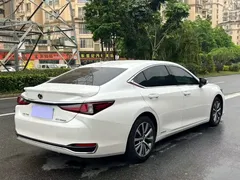 2021 Lexus ES 300h, белый — фото 4