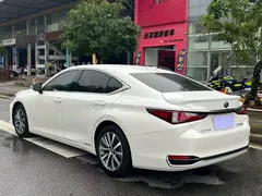 2021 Lexus ES 300h, белый — фото 6