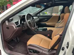 2021 Lexus ES 300h, белый — фото 7