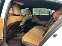 2021 Lexus ES 300h, белый — фото 9