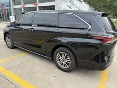 2023 Toyota Sienna 2.5L Hybrid Luxury — фото 2