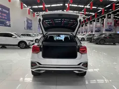 2022 Audi Q2L 35 TFSI Luxury Dynamic, белый — фото 17