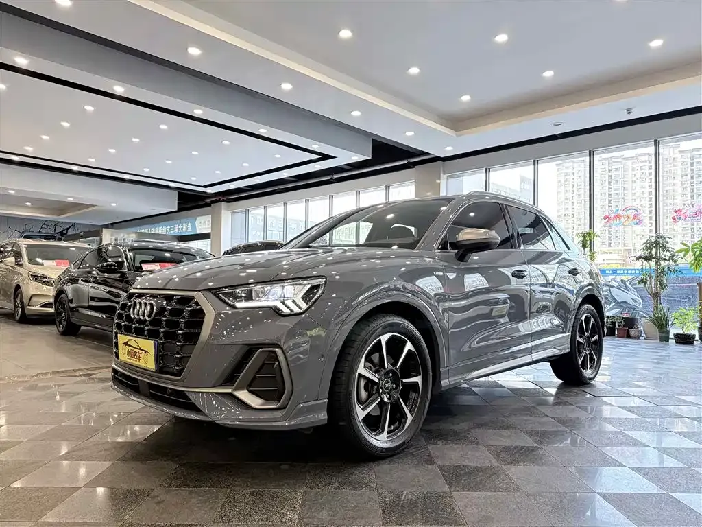 2022 Audi Q3 40 TFSI RS