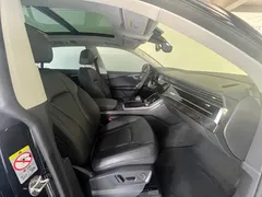 2022 Audi Q8 55 TFSI, чёрный — фото 17