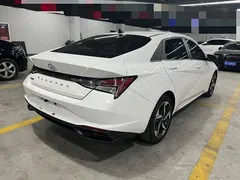 2022 Hyundai Elantra 1.5L CVT LUX Premium, белый — фото 4