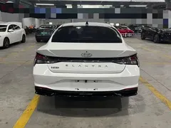 2022 Hyundai Elantra 1.5L CVT LUX Premium, белый — фото 5
