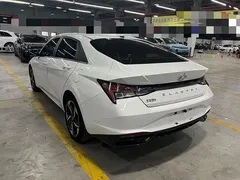 2022 Hyundai Elantra 1.5L CVT LUX Premium, белый — фото 6