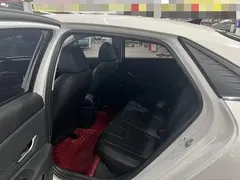 2022 Hyundai Elantra 1.5L CVT LUX Premium, белый — фото 8