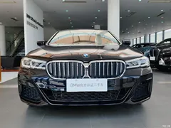 2023 BMW 5 Series 530Li Leading M Sport Package, чёрный — фото 2