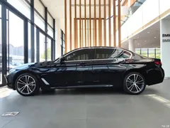 2023 BMW 5 Series 530Li Leading M Sport Package, чёрный — фото 3