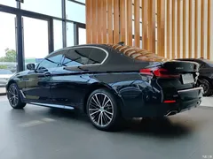 2023 BMW 5 Series 530Li Leading M Sport Package, чёрный — фото 7