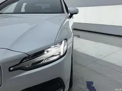 2021 Volvo S60 T4 Zhiyi Luxury, белый — фото 5