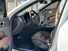2023 Volvo XC60 4WD Luxury, белый — фото 4
