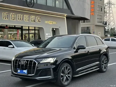 2021 Audi Q7 55 TFSI quattro S line sporty