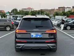 2021 Audi Q7 55 TFSI quattro S line sporty, чёрный — фото 8