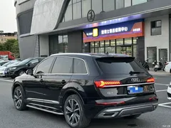 2021 Audi Q7 55 TFSI quattro S line sporty, чёрный — фото 9