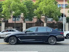 2021 BMW 5 Series 5 525Li M, чёрный — фото 16
