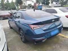 2022 Hyundai Elantra 1.5L CVT LUX Premium, синий — фото 5