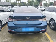 2022 Hyundai Elantra 1.5L CVT LUX Premium, синий — фото 6