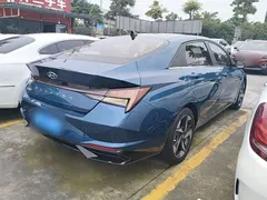 2022 Hyundai Elantra 1.5L CVT LUX Premium, синий — фото 7