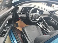 2022 Hyundai Elantra 1.5L CVT LUX Premium, синий — фото 16