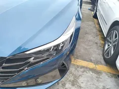 2022 Hyundai Elantra 1.5L CVT LUX Premium, синий — фото 24