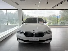 2021 BMW 5 Series 530Li xDrive M Sport Package, белый — фото 3