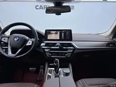 2021 BMW 5 Series 530Li xDrive M Sport Package, белый — фото 16