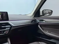 2021 BMW 5 Series 530Li xDrive M Sport Package, белый — фото 19