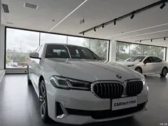 2021 BMW 5 Series 530Li xDrive M Sport Package, белый — фото 28