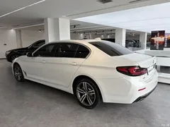 2021 BMW 5 Series 530Li xDrive M Sport Package, белый — фото 31