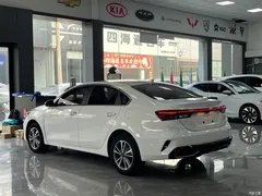 2023 Kia Cerato 1.5L CVT Luxury, белый — фото 14
