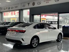 2023 Kia Cerato 1.5L CVT Luxury, белый — фото 16