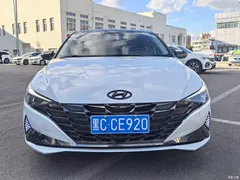 2021 Hyundai Elantra 1.5L CVT LUX Premium, белый — фото 2