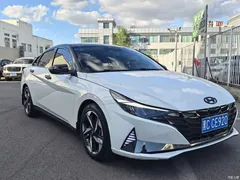 2021 Hyundai Elantra 1.5L CVT LUX Premium, белый — фото 3