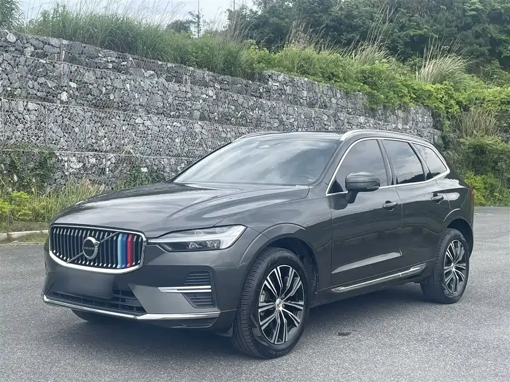 2022 Volvo XC60 4WD Luxury