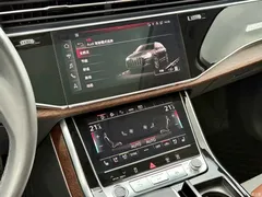 2022 Audi Q7 55 TFSI quattro S line sporty, чёрный — фото 10