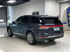 2021 Geely Pilot 3.0T V6 4WD Premium, синий — фото 7
