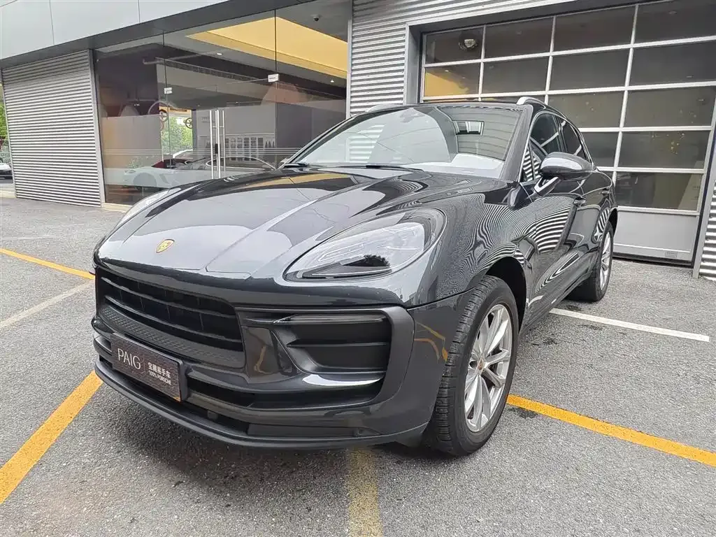 2023 Porsche Macan T 2.0T