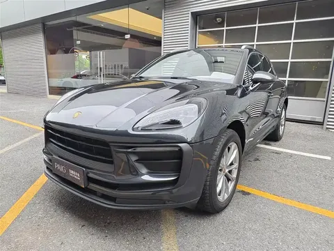 2023 Porsche Macan T 2.0T
