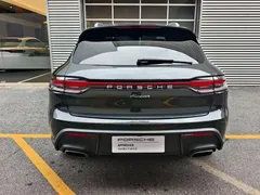 2023 Porsche Macan T 2.0T — фото 5