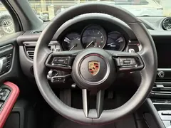 2023 Porsche Macan T 2.0T — фото 10