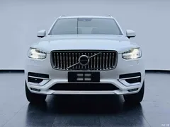 2021 Volvo XC90 B6 Luxury 7-seater, белый — фото 2