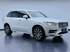 2021 Volvo XC90 B6 Luxury 7-seater, белый — фото 3