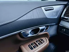 2021 Volvo XC90 B6 Luxury 7-seater, белый — фото 12