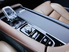 2021 Volvo XC90 B6 Luxury 7-seater, белый — фото 16