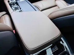 2021 Volvo XC90 B6 Luxury 7-seater, белый — фото 17